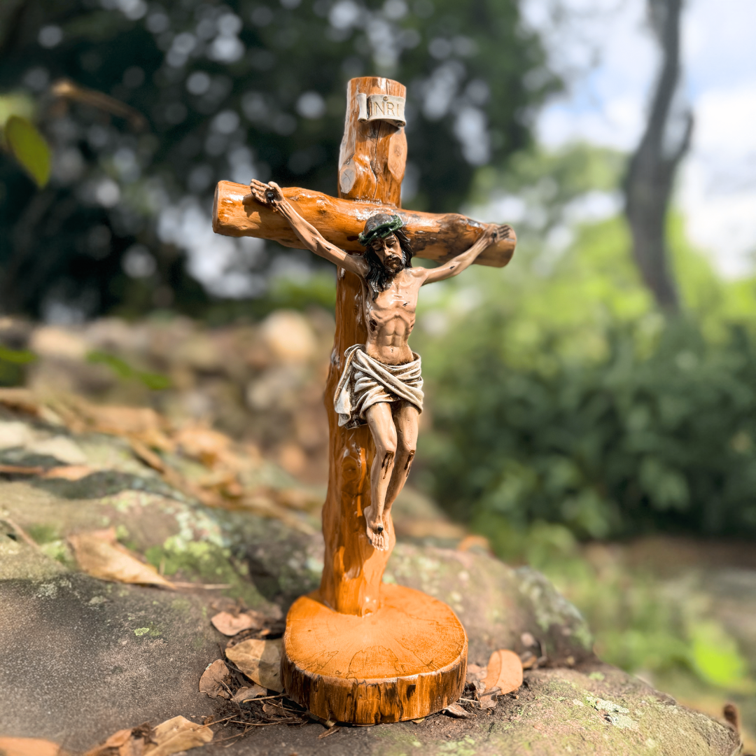 Crucifijo Rústico Artesanal en Madera y resina – Hecho a Mano